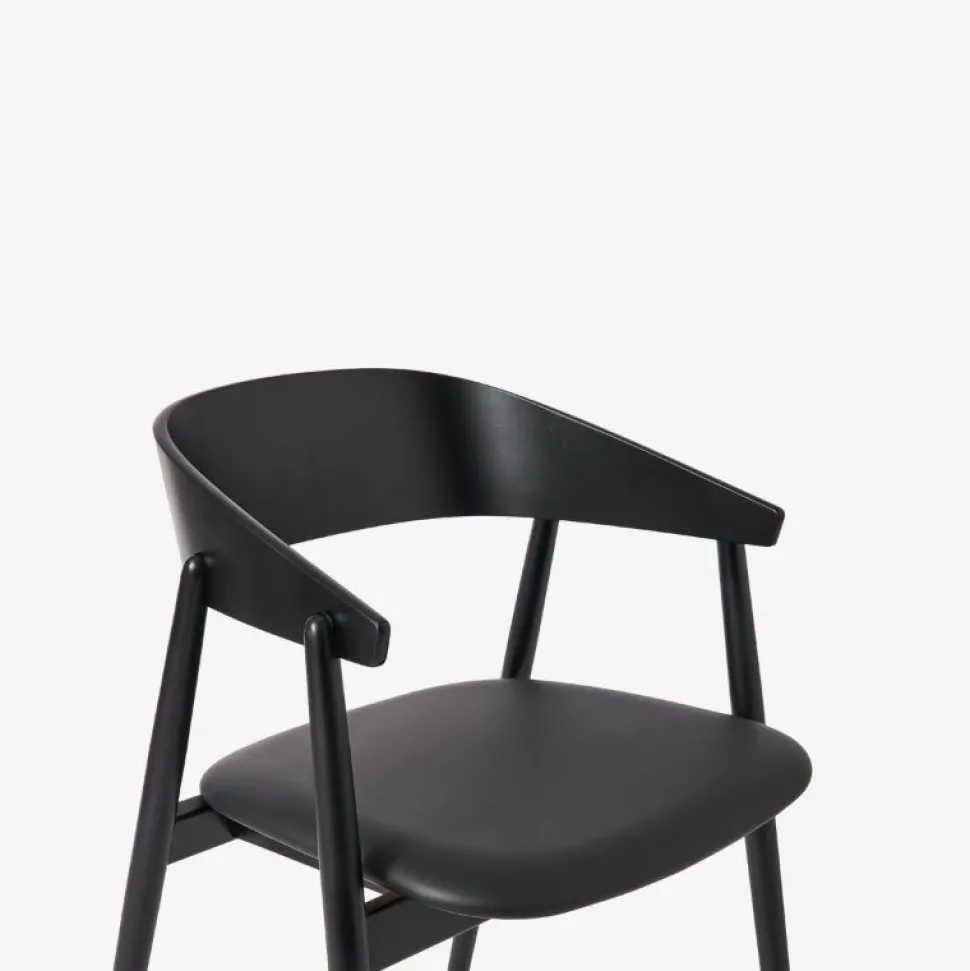 Andersen Furniture AC2 Stol Sort Mat Lakeret Bøg Sort PU Læder