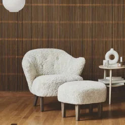 Audo Copenhagen Ingeborg Med Fodskammel Fåreskind Moonlight/Røget Eg