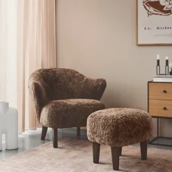 Audo Copenhagen Ingeborg Med Fodskammel Fåreskind Sahara/Røget Eg