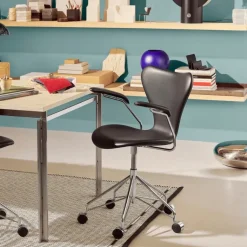 Fritz Hansen Serie 7 Drejearmstol Fuldpolstret Læder