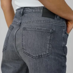 My Essential Wardrobe 07 The Isa High Straight Jeans 32