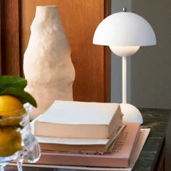 &Tradition Flowerpot Portable Table Lamp VP9 Matt White
