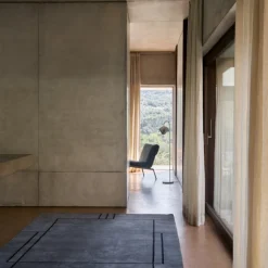 &Tradition Muno LN18 Black Noble Leather